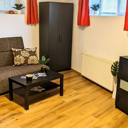 Cosy One Bedroom Flat With Free Parking & Wifi クルージュ＝ナポカ エクステリア 写真