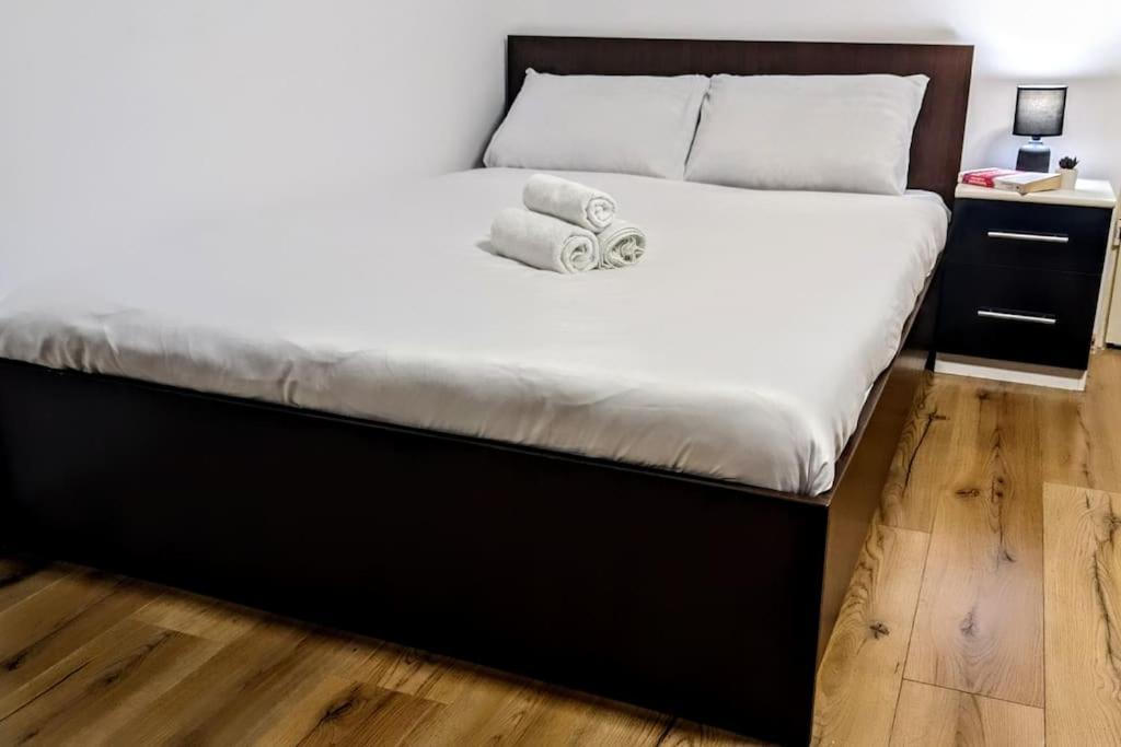 Cosy One Bedroom Flat With Free Parking & Wifi クルージュ＝ナポカ エクステリア 写真