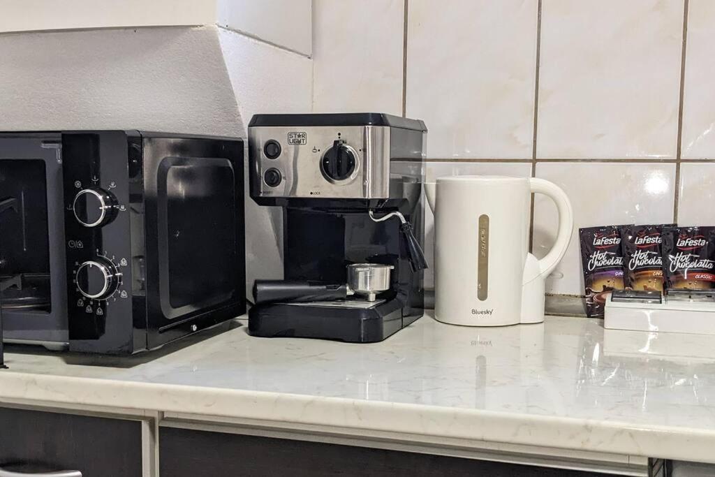 Cosy One Bedroom Flat With Free Parking & Wifi クルージュ＝ナポカ エクステリア 写真